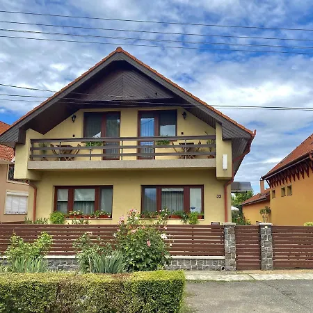 Arpad - 3 Bedroom Family With Parking *