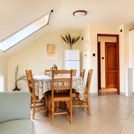 Arpad - 3 Bedroom Family With Parking
