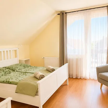 Arpad - 3 Bedroom Family With Parking *